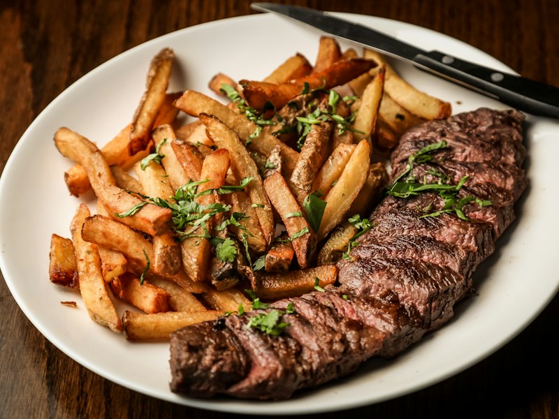 Entrecot a la brasa con patatas
